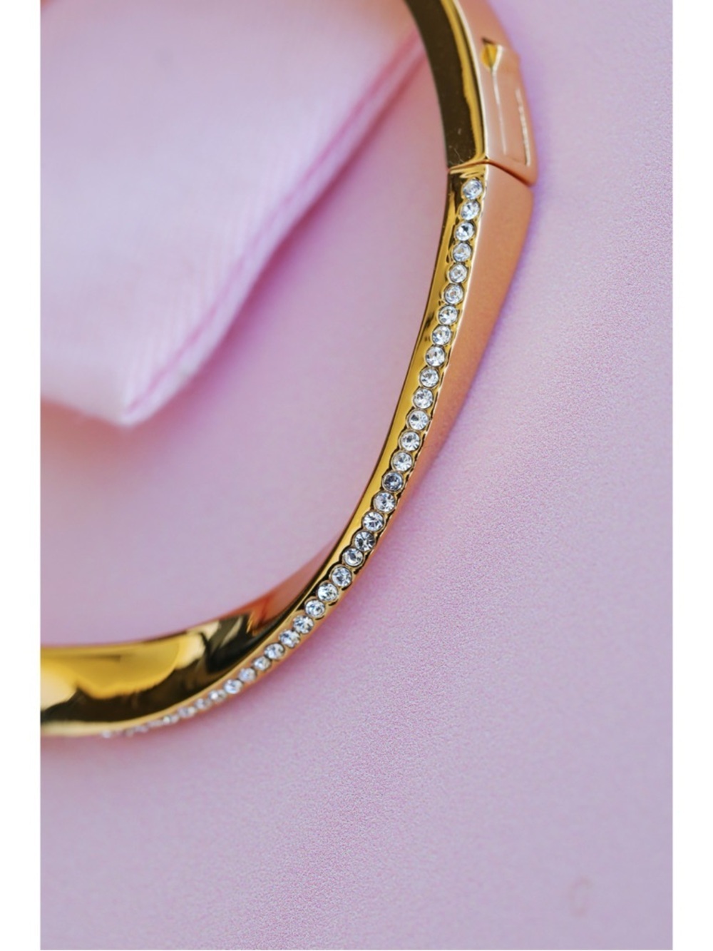 Kate Spade New York Do The Twist Pavé Hinged Gold Tone Bangle Bracelet NWT - Picture 3 of 6